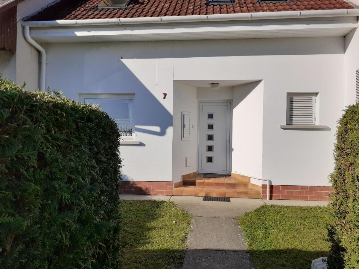 Csilla Haus Apartment Buk Exterior photo